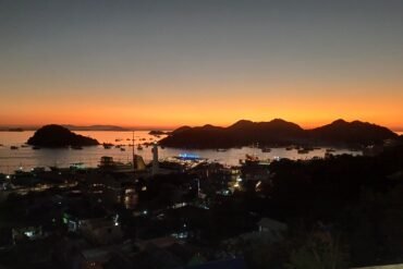 sunset labuan bajo