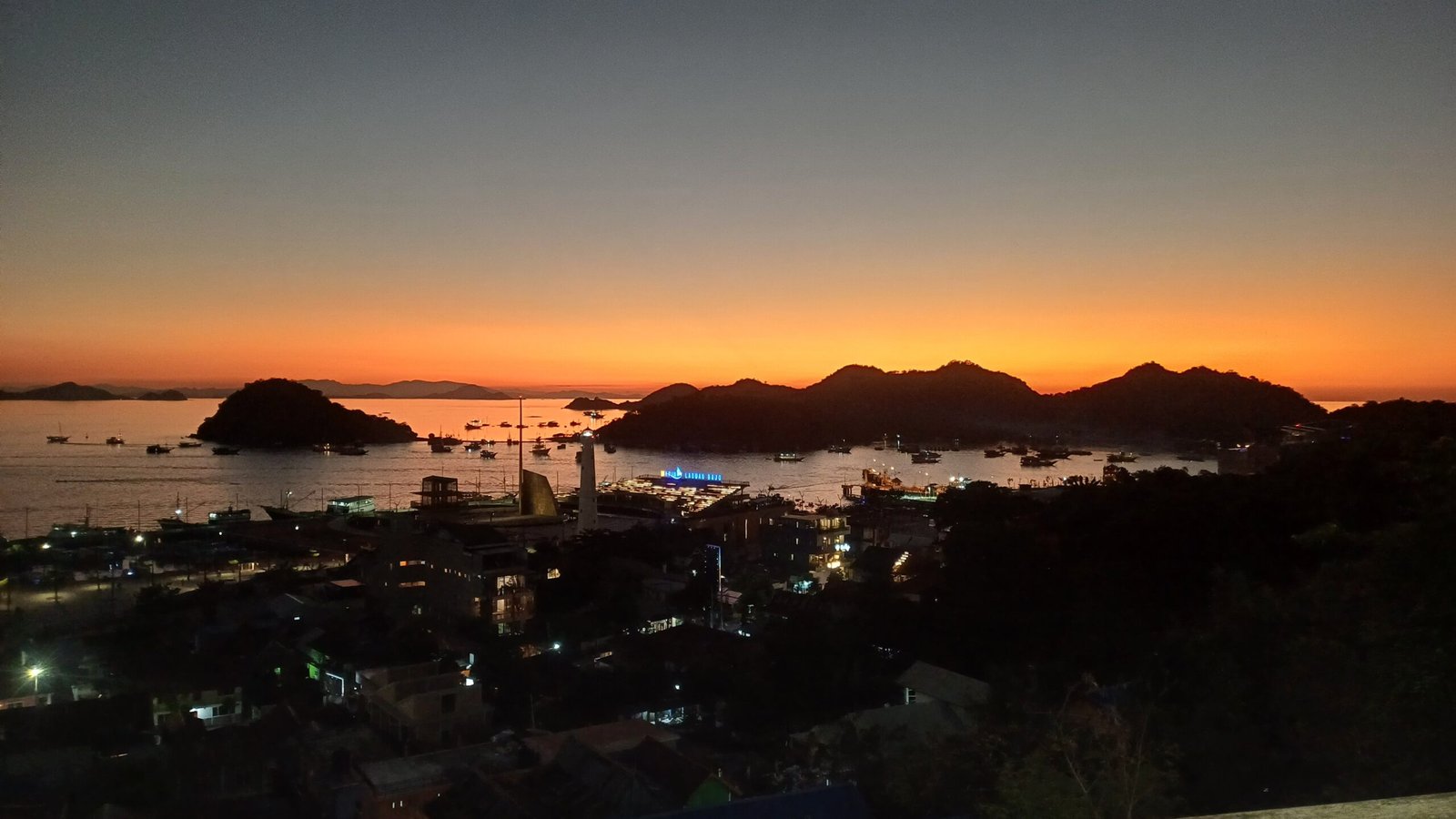 sunset labuan bajo